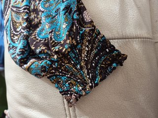 Pantalón estampado mujer cogido en tobillos