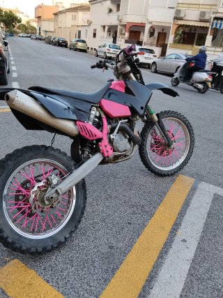 KTM 525 EXC Enduro/Motocross Negra y Rosa