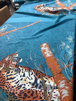 Foulard seta purablu con stampa leopardo e paisley