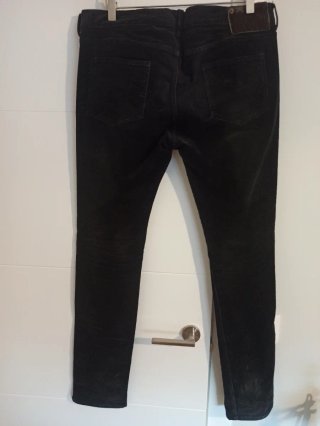 Pantalón pana fina azul marino.Zara