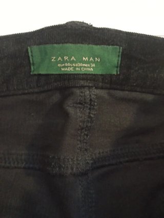 Pantalón pana fina azul marino.Zara