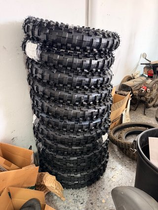 2 Neumáticos de moto off-road