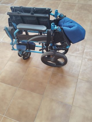 Silla de ruedas para persona mayor