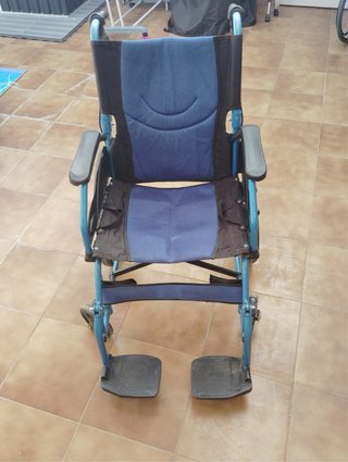 Silla de ruedas para persona mayor