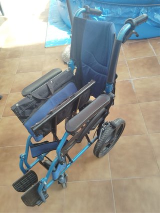 Silla de ruedas para persona mayor