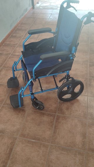 Silla de ruedas para persona mayor