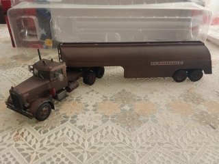 Camión Peterbilt 281 Duel Escala 1:43