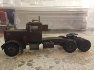 Camión Peterbilt 281 Duel Escala 1:43