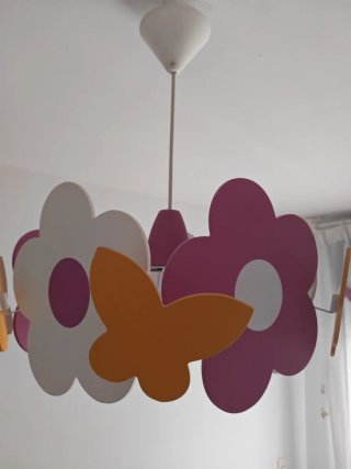 Lámpara infantil de techo flores y mariposas