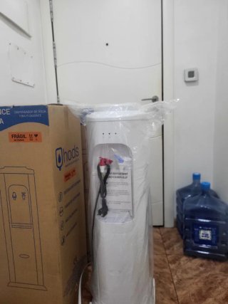 Dispensador de agua.caliente