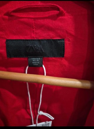 Gabardina de lino de Zara