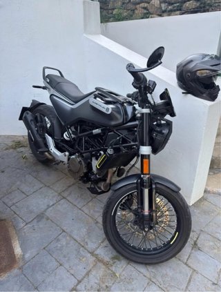 Husqvarna Svartpilen 125cc Moto