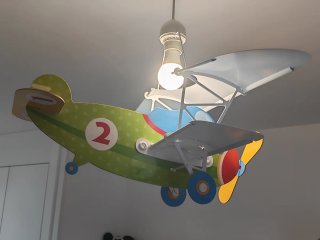 Lámpara infantil avión decorativa