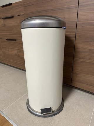 Cubo basura metálico