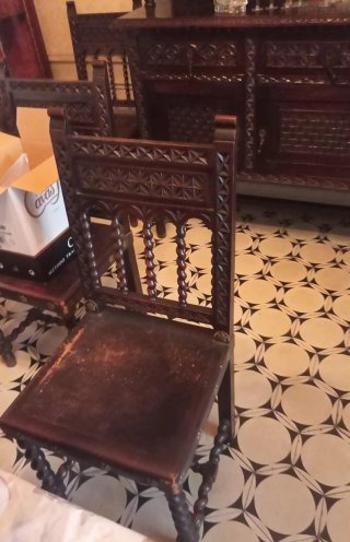 Conjunto comedor antiguo de madera maciza