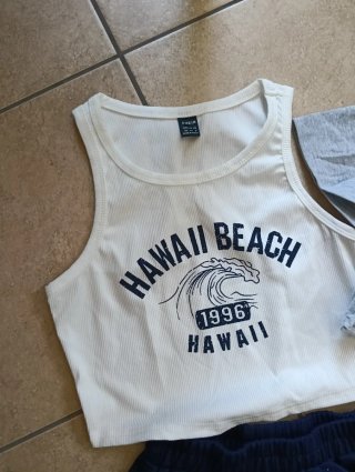 Completo Hawaii Beach: T-shirt, Top e Pantaloncini