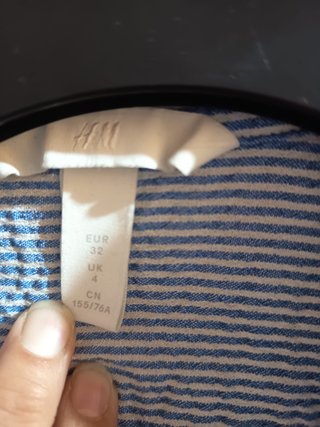 Blusa elástica H&M anudada rayas