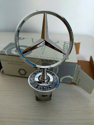 Emblema Estrella Mercedes Capó Insignia