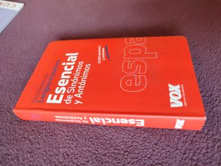 Diccionario esencial de sinónimos y antónimos d...