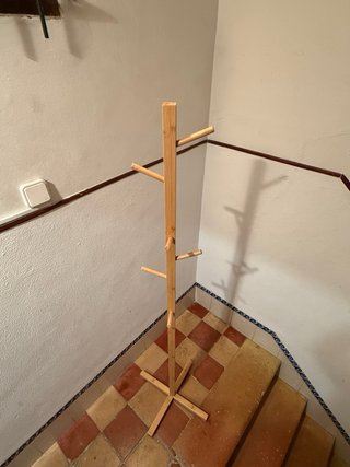 Perchero de bambú estilo árbol