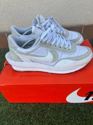 Sneakers Nike grigie e bianche