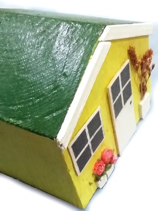 Casita Madera Decorativa Amarilla Artesanal