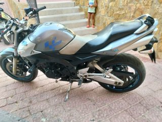 Suzuki GSX Naked Negra/Plata