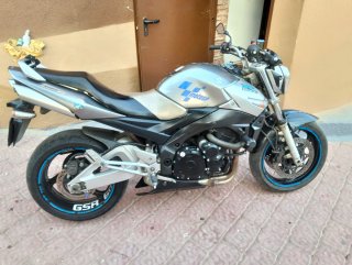 Suzuki GSX Naked Negra/Plata