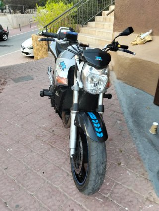 Suzuki GSX Naked Negra/Plata