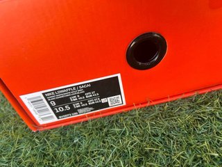 Sneakers Nike grigie e bianche