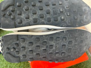 Sneakers Nike grigie e bianche