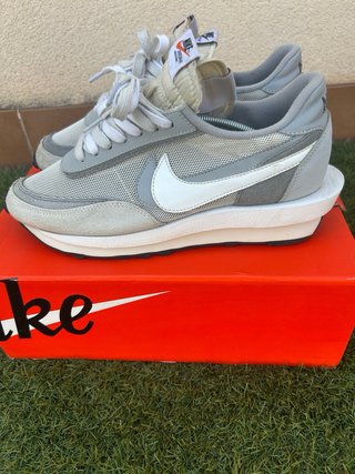 Sneakers Nike grigie e bianche
