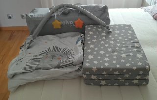 Cuna de viaje plegable con movil