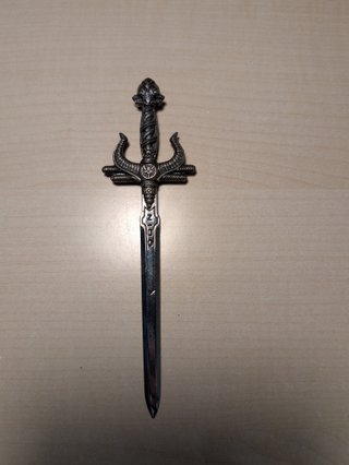 Abrecartas de espada de Odín.