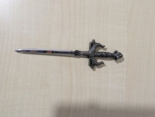 Abrecartas de espada de Odín.