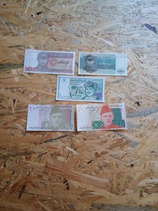 Lote 2 de 20 Billetes del Mundo