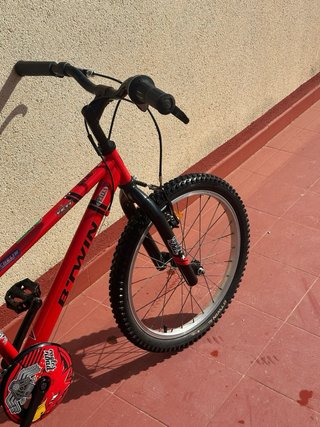 Bicicleta infantil B-Twin roja