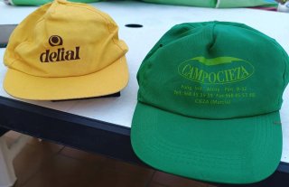 Gorras de colores a 1€