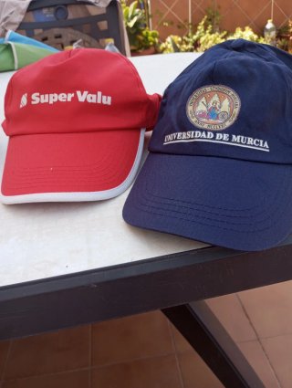 Gorras de colores a 1€