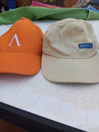 Gorras de colores a 1€