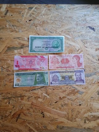 Lote 3 de 20 billetes del mundo