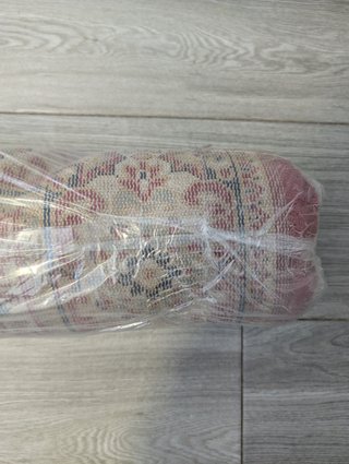 Alfombra grande beige y roja clásica
