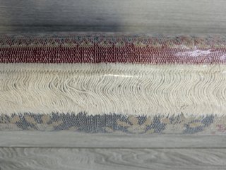 Alfombra grande beige y roja clásica