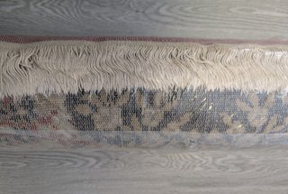Alfombra grande beige y roja clásica