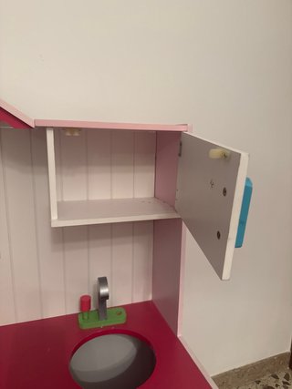 Cocina de madera infantil rosa y blanca