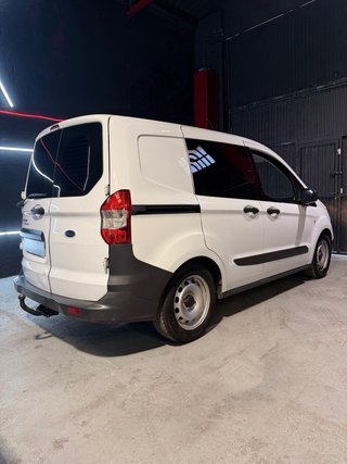 Ford Transit Courier “C” 5 plazas BOLA REMOLQUE