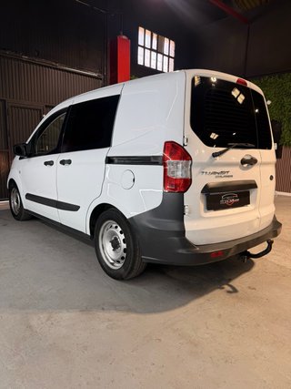Ford Transit Courier “C” 5 plazas BOLA REMOLQUE