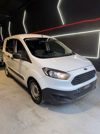Ford Transit Courier “C” 5 plazas BOLA REMOLQUE