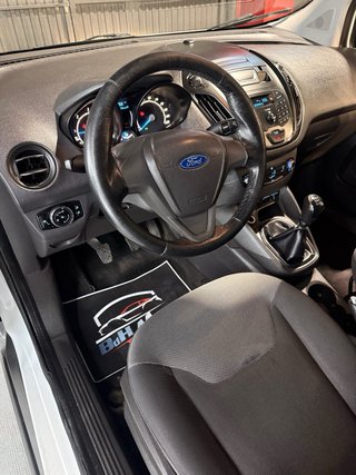 Ford Transit Courier “C” 5 plazas BOLA REMOLQUE