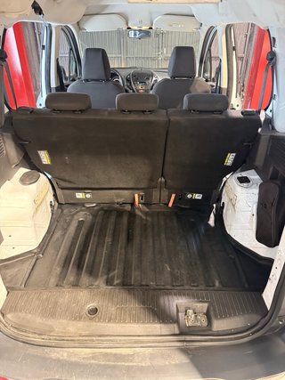 Ford Transit Courier “C” 5 plazas BOLA REMOLQUE